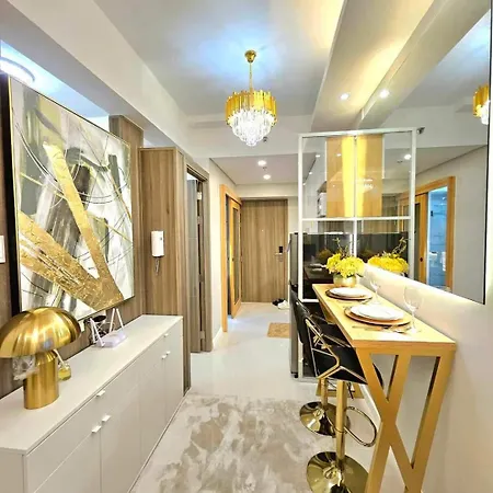 Skyport Luxe Aparthotel